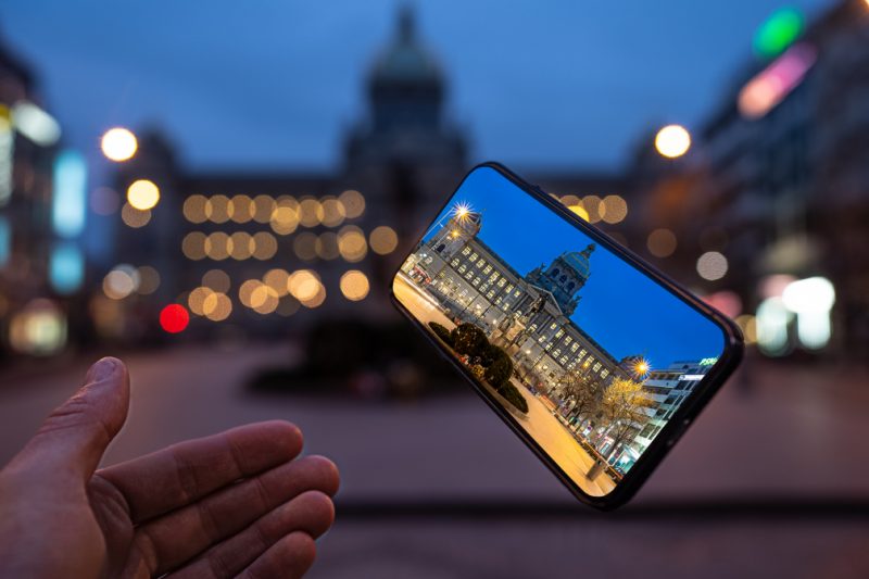 Registrace do fotosoutěže Dvě tváře Prahy prodloužena do 13. září. Pražané mají jedinečnou šanci zachytit atmosféru probouzejícího se města duchů.